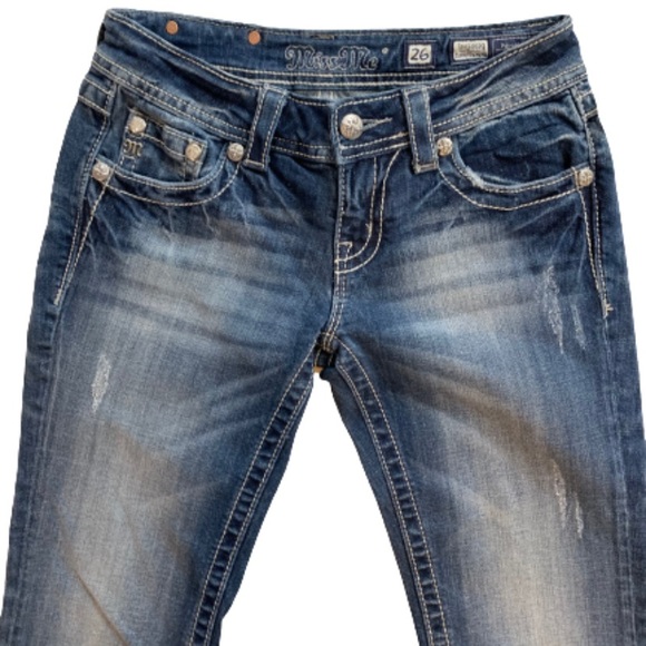 Miss Me Cuffed Capri Medium Wash NWT Size 26 - Picture 5 of 12